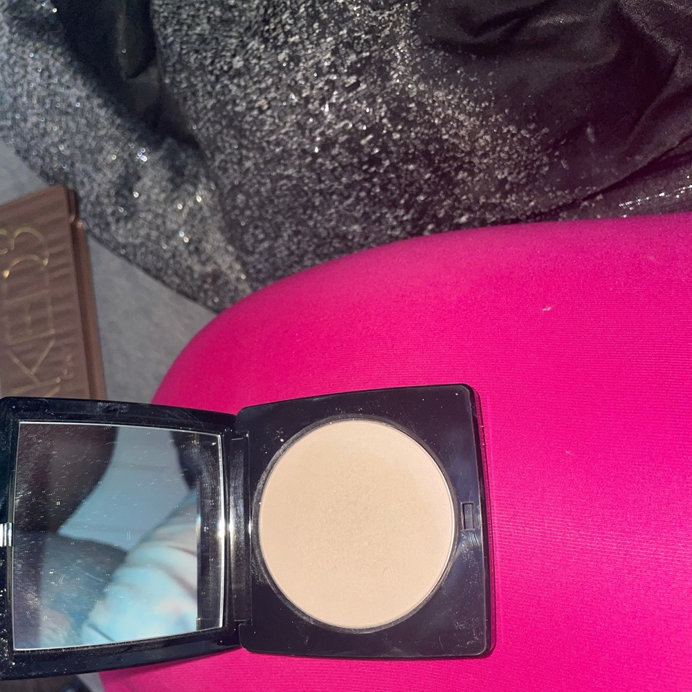 Bobbi brown pressed powder